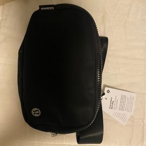 Lululemon everyday belt bag in black